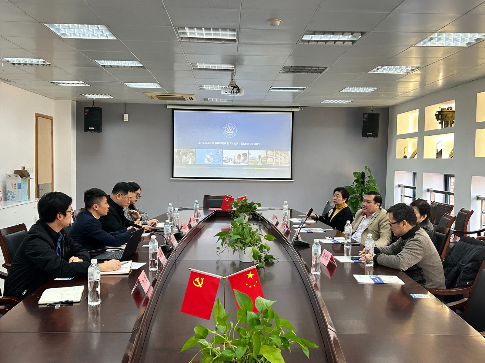 1701180348829156.jpg 1701180348829156.jpg